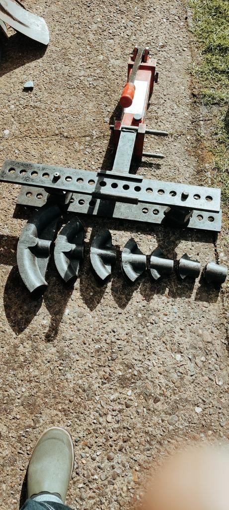 Hydraulische buiqmachine, Enlèvement, Comme neuf