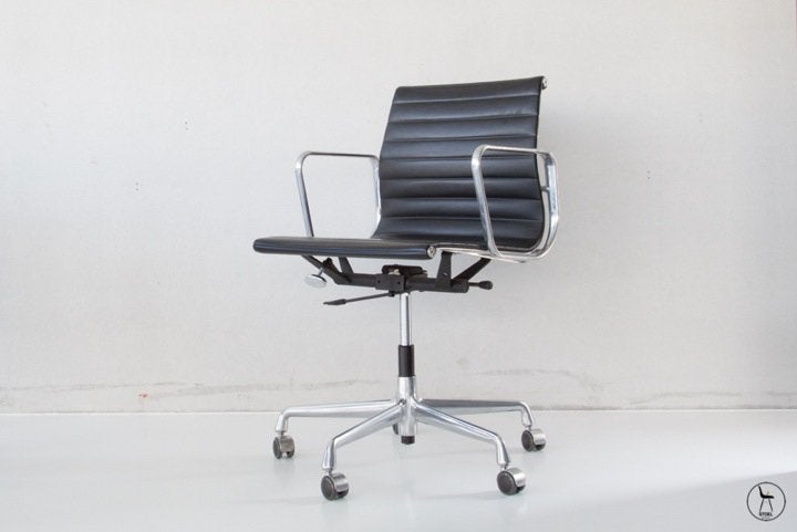 Vitra eames ea 117 chroom zwart leder bureaustoelen ACTIE !, Huis en Inrichting, Ophalen, Zo goed als nieuw