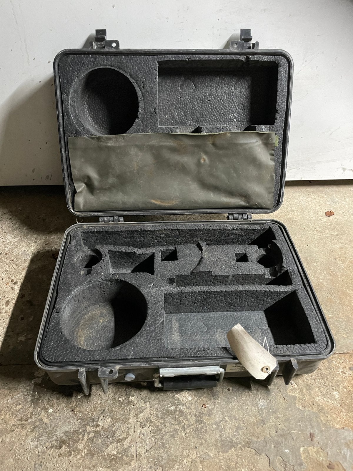 Militair koffer (mits)!koffer is leeg, Verzamelen, Ophalen of Verzenden, Overige soorten, Kist of Geocache