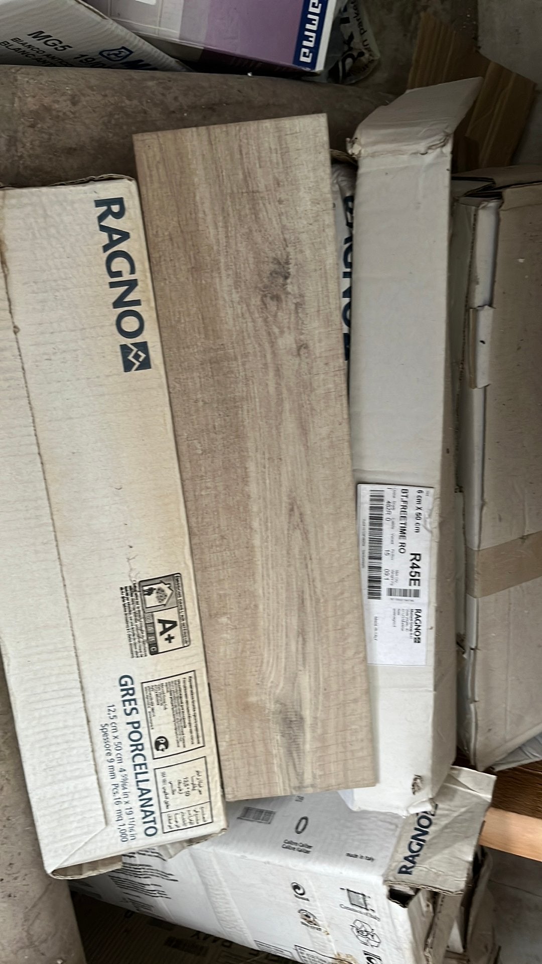 Support à carreaux : 16 boîtes, Bricolage & Construction, Dalles & Carrelages, Neuf, Carrelage de sol, Céramique, Enlèvement