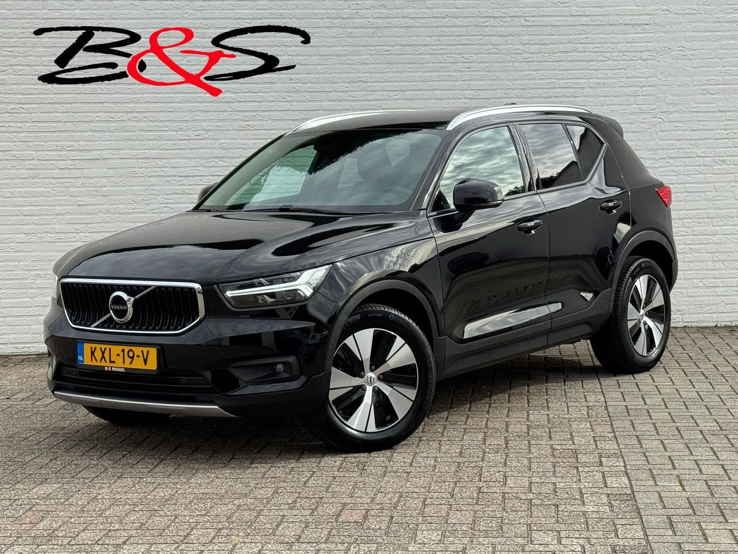 Volvo XC40 1.5 T2 Momentum Core Achteruitrijcamera Carplay A, Auto's, Automaat, Verwarmde buitenspiegels, Overige modellen, Zwart
