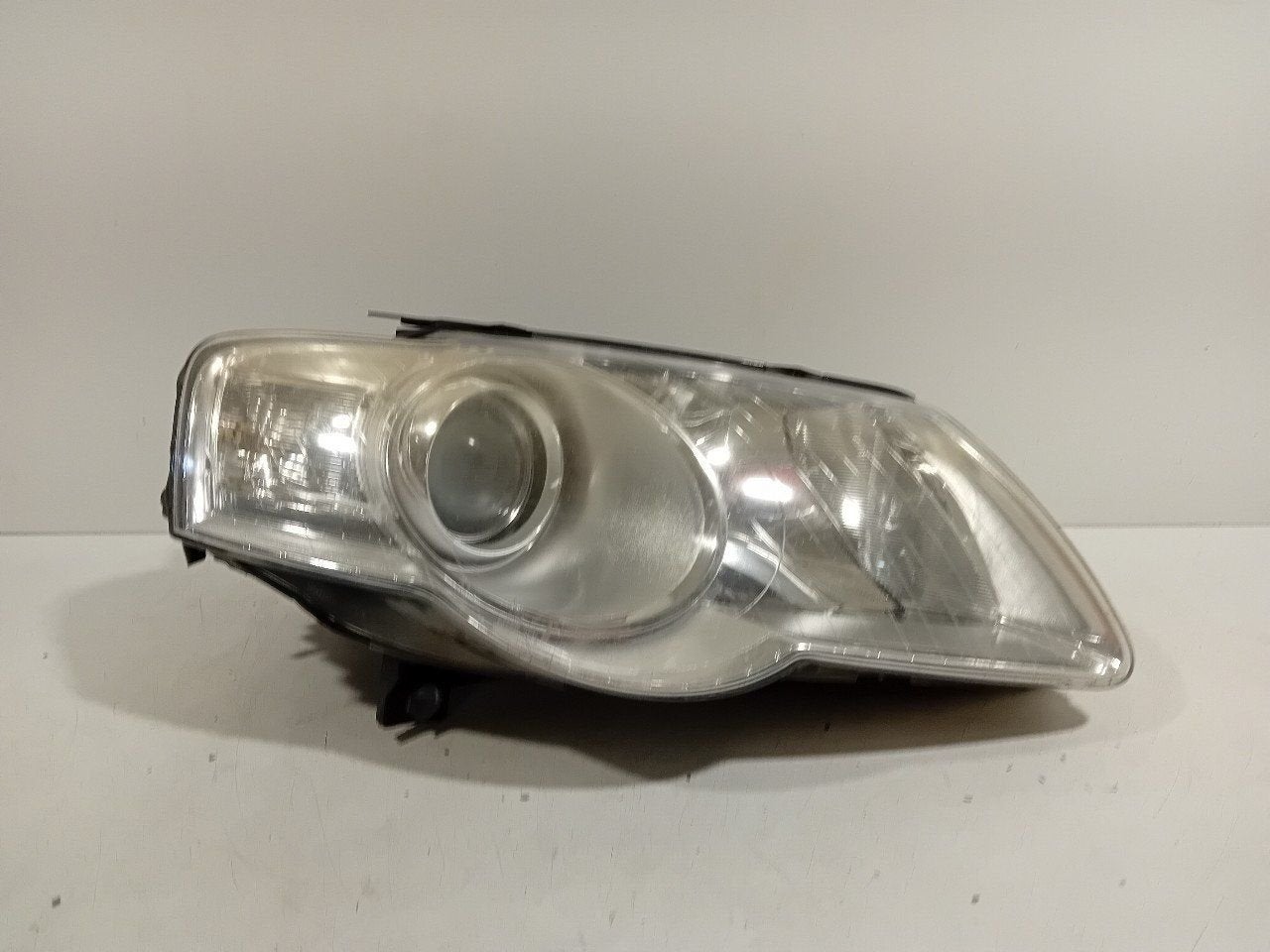 Koplamp rechts Volkswagen Passat, Onderdelen@venauto.nl, Van der Ven Autorecycling B.V., Ettenseweg 76, 4706 PB Roosendaal, The Netherlands