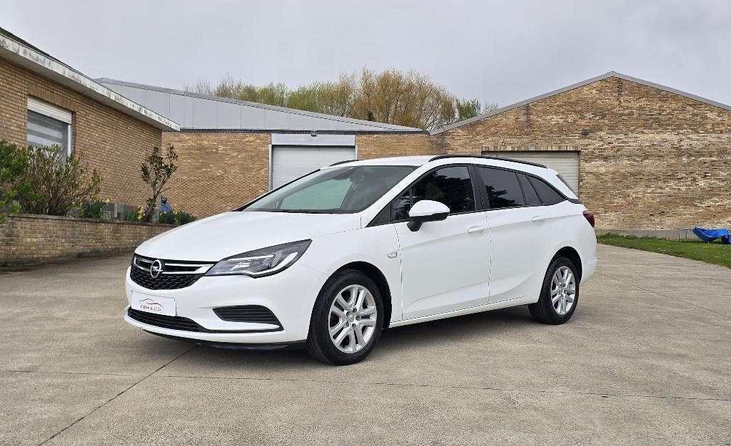 Opel Astra Break 1.6 Diesel ** Carplay - LED ** GAR 12M, Auto's, Opel, Voorwielaandrijving, Stof, 4 cilinders, Wit
