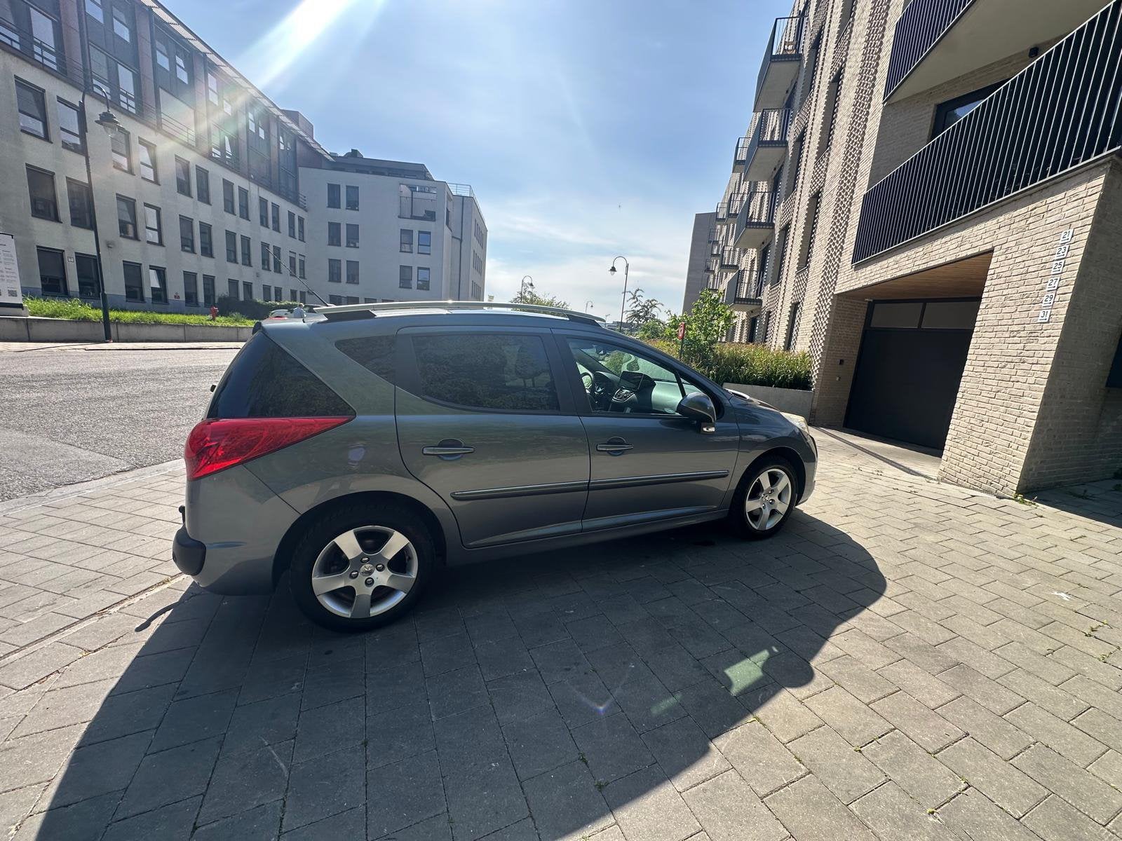 PEUGEOT 207 SW BREAK 2010 1.6 i Essence Euro 5 (120 Chvx), Achat, Boîte manuelle, 5 portes, Particulier