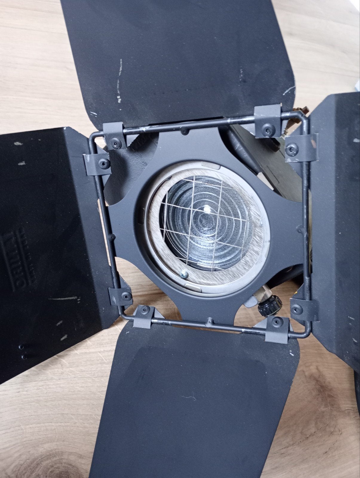 projecteur Fresnel, Enlèvement