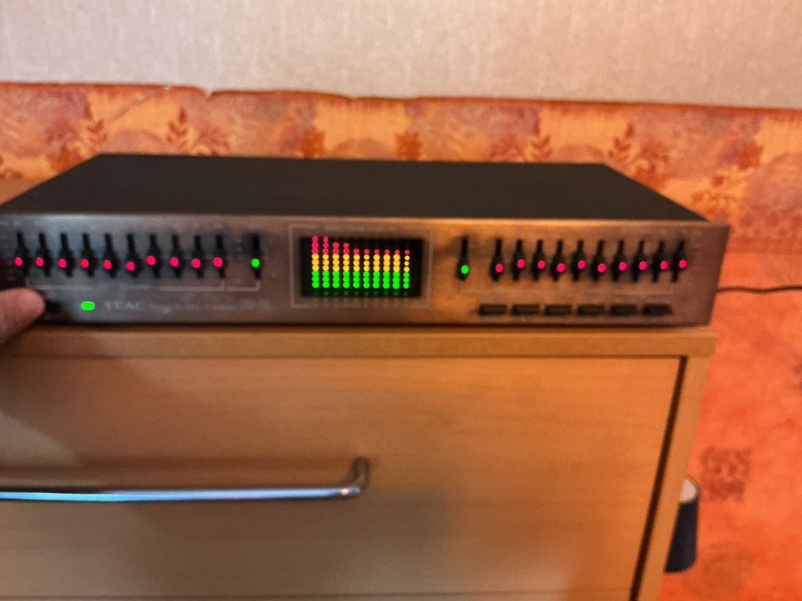 TEAC EQA-20 graphic equilizer met spectrum display, Ophalen of Verzenden, Zo goed als nieuw