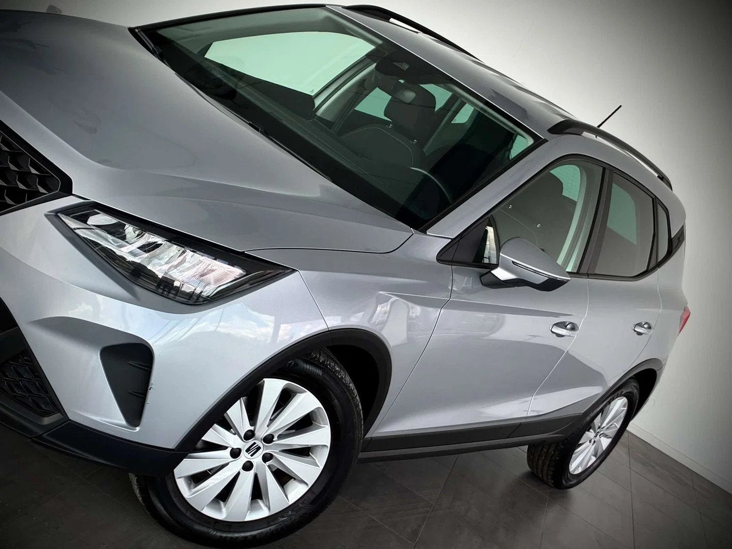 SEAT Arona 1.0 TSI Move DSG-1ERPRO-CARPLAY-GPS-JANTES16-PDC, Argent ou Gris, Achat, Entreprise, Noir