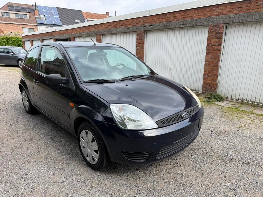 Ford Fiesta 1.3 benzine 51 Kw,Bj 11/2004,Euro 4, Auto's, Voorwielaandrijving, Stof, Blauw, Grijs