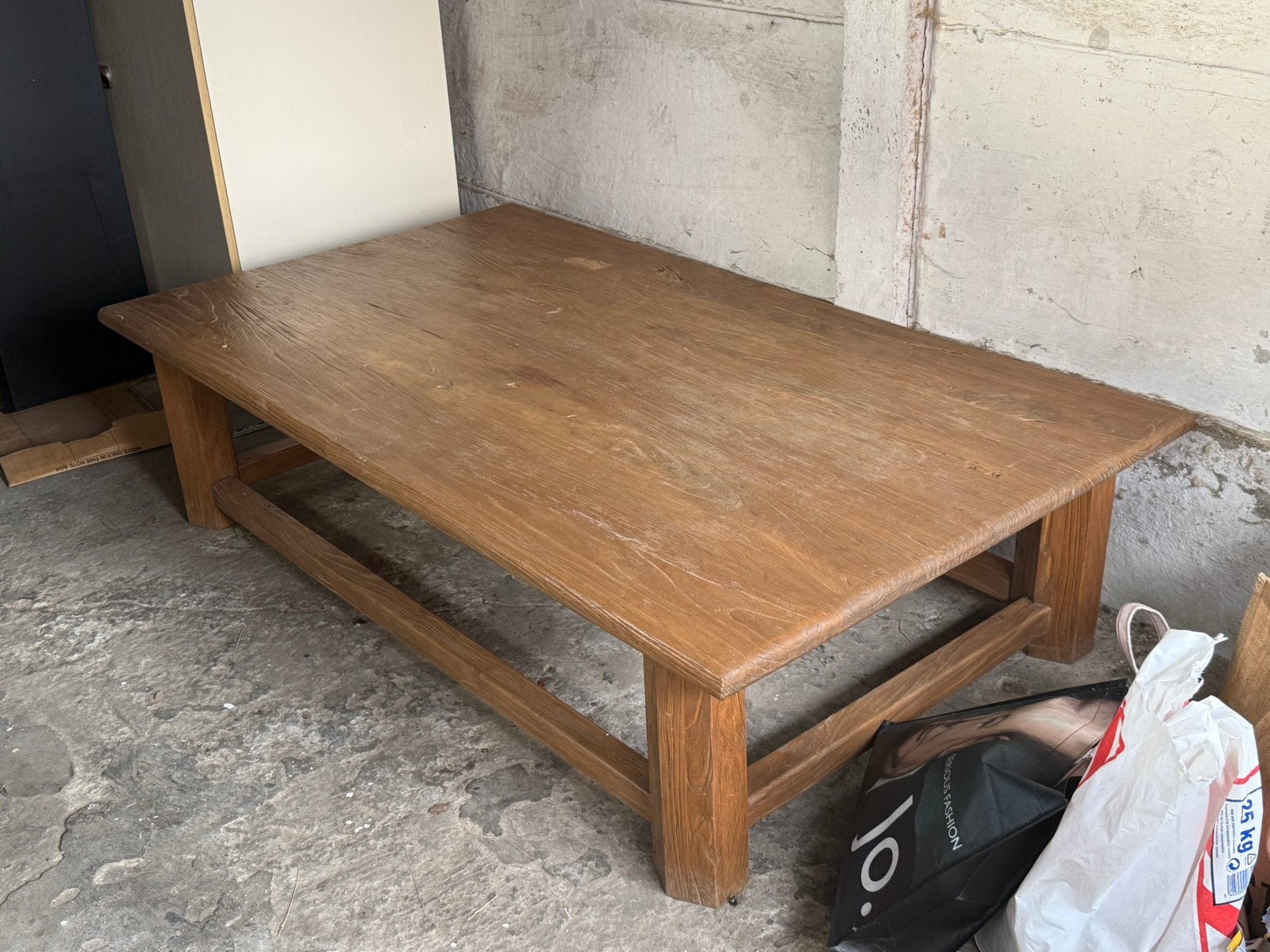 Mooie degelijke houten salontafel, Huis en Inrichting, Tafels | Salontafels, Ophalen, Gebruikt, 50 tot 100 cm, 150 tot 200 cm