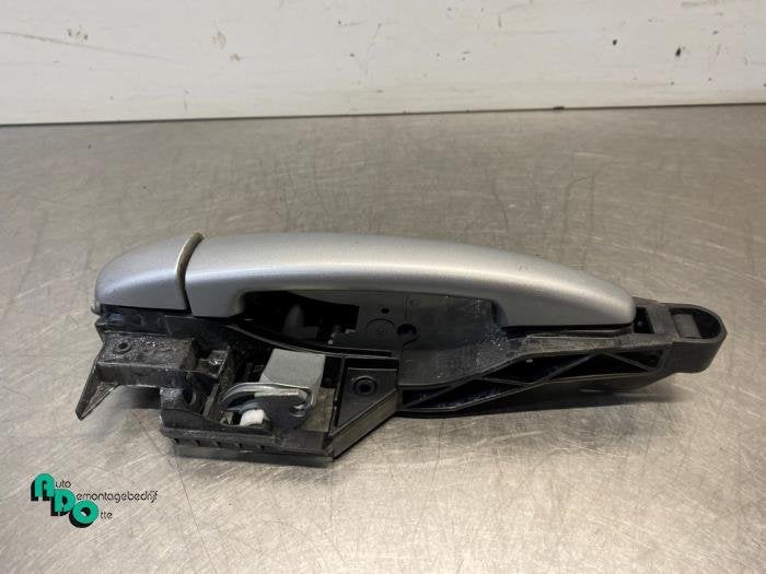 Portiergreep 4Deurs links-achter van een Peugeot 208 (208 12, Gebruikt, -, -, Ophalen of Verzenden