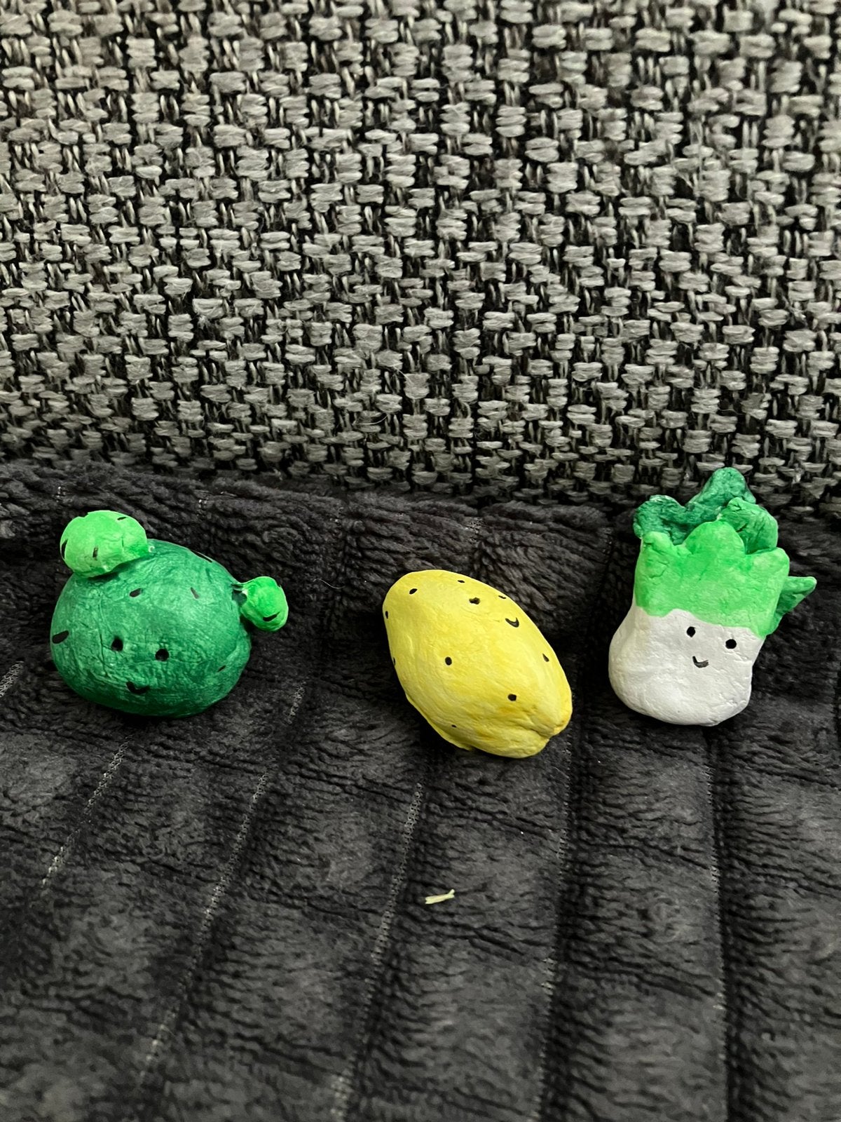 3 eigen gecreëerde figuren in klei cactus / citroen / prei, Ophalen of Verzenden, Nieuw