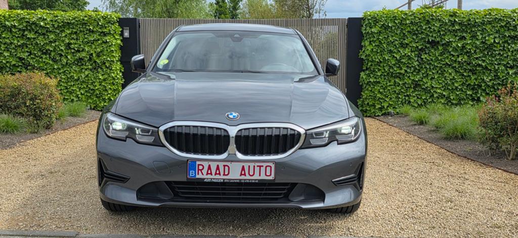 BMW 318 _ 2.0 / 100 kw _ 2022 _ état neuf _carnet complet !!, Auto's, BMW, 4 deurs, 1995 cc, 4 cilinders, Bedrijf