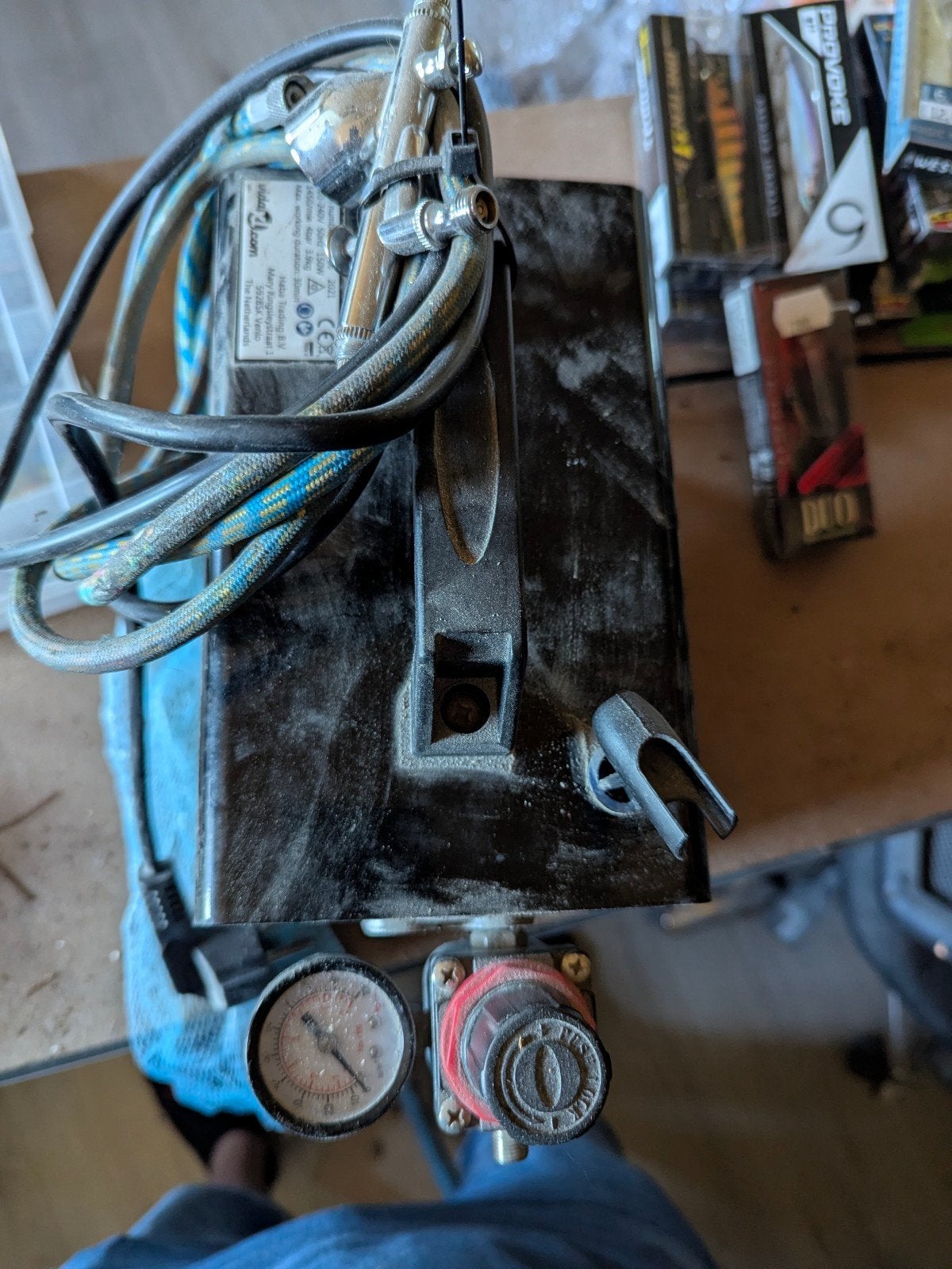 airbrush compressor met verf en pistolen, Hobby en Vrije tijd, Ophalen