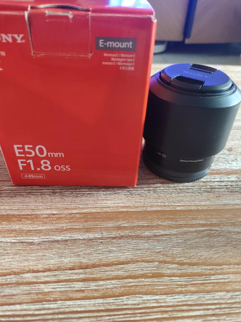 Sony E 50 mm f/1.8 OSS, Enlèvement ou Envoi, Comme neuf, Lentille standard