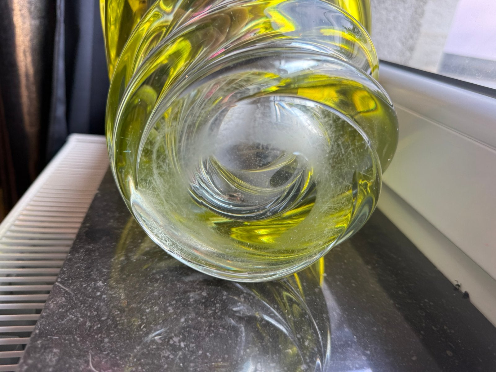Grand vase en verre artistique vert anis – Design vintage, Antiquités & Art, Enlèvement