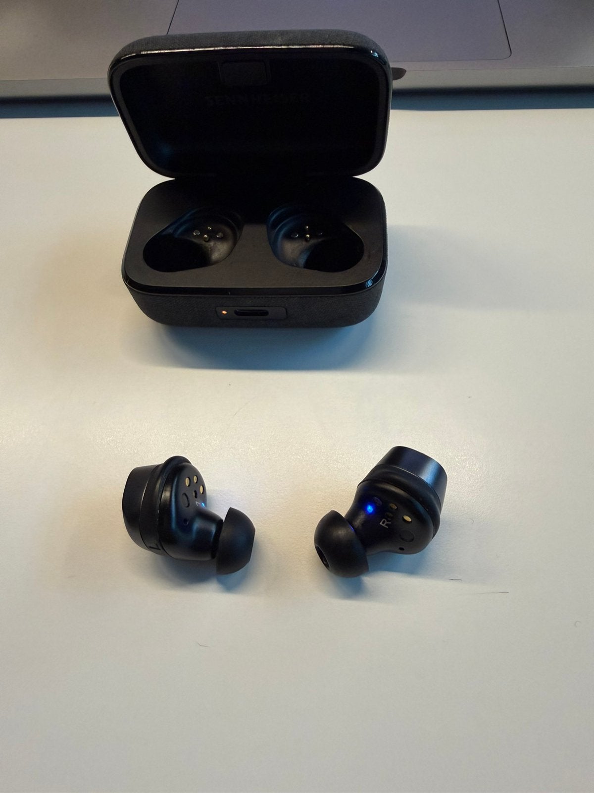 Sennheiser momentum 4 met 1 jaar garantie bij Coolblue, Audio, Tv en Foto, Hoofdtelefoons, Ophalen, In-ear, Zo goed als nieuw
