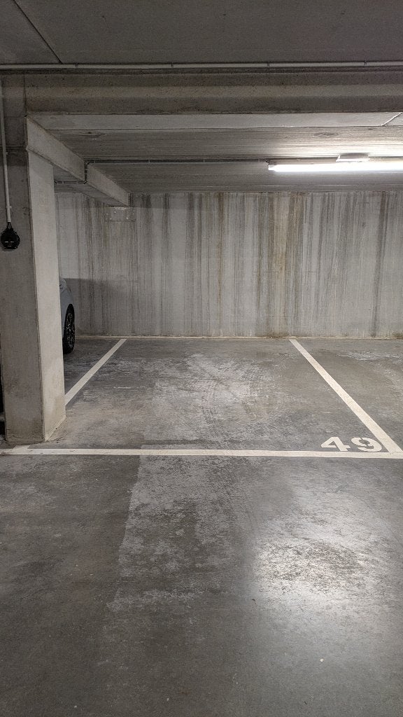 emplacement de parking couvert, Immo, Garages & Places de parking, Tournai