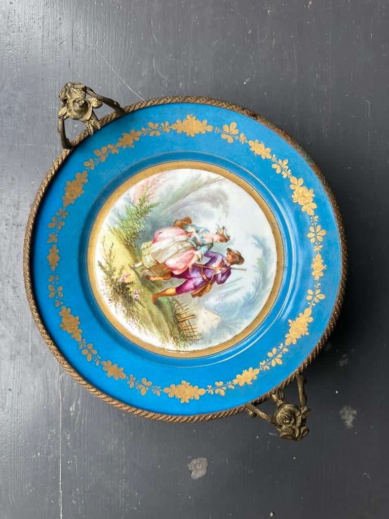 Sevres bord op voet (antiek), Ophalen of Verzenden