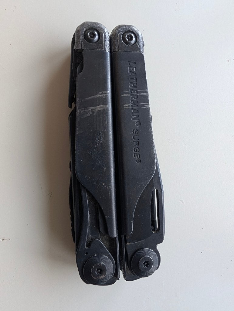 Leatherman Surge noir, Caravanes & Camping, Enlèvement ou Envoi, Comme neuf