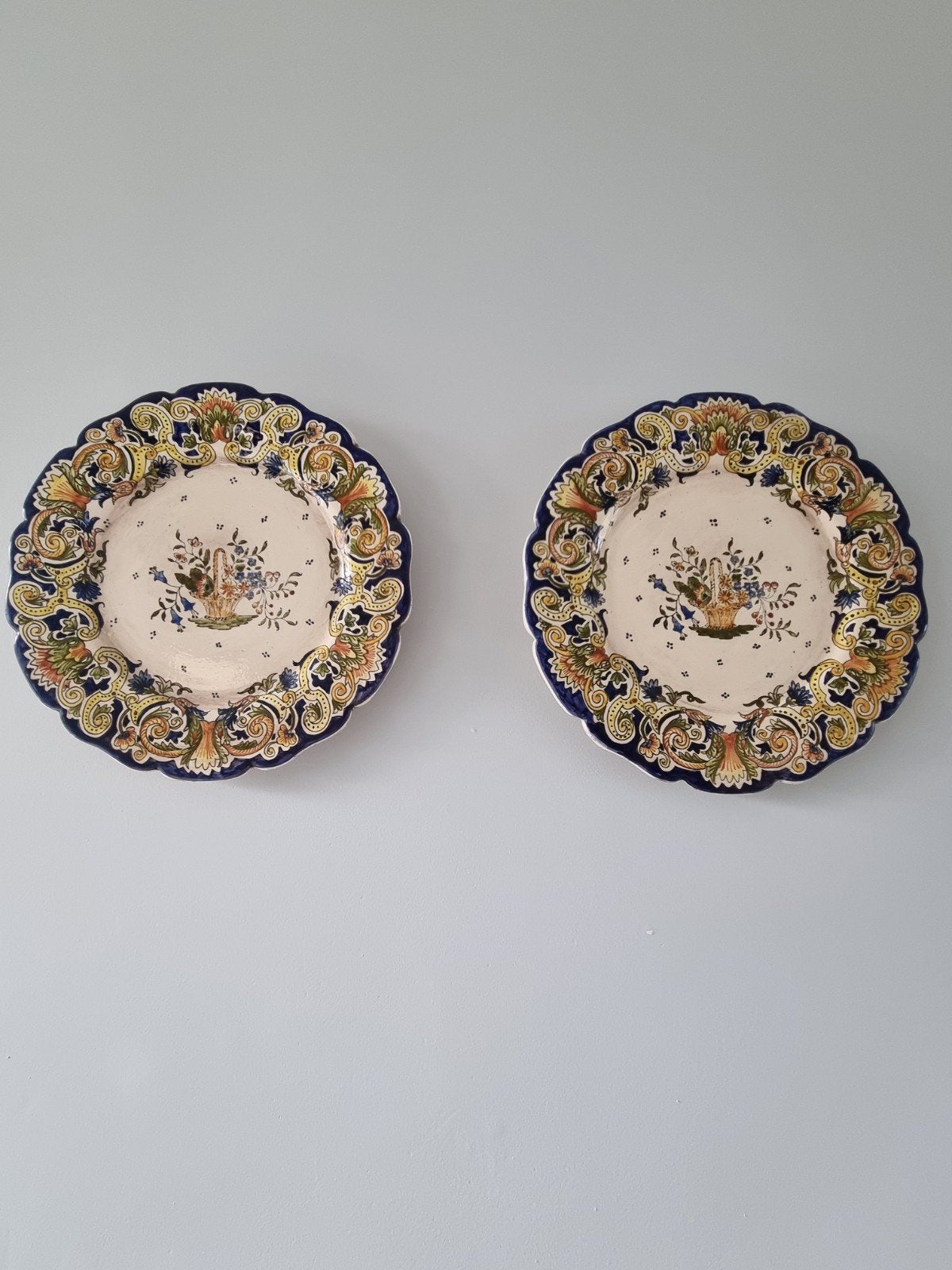 2 oude borden uit Rouen, Ophalen