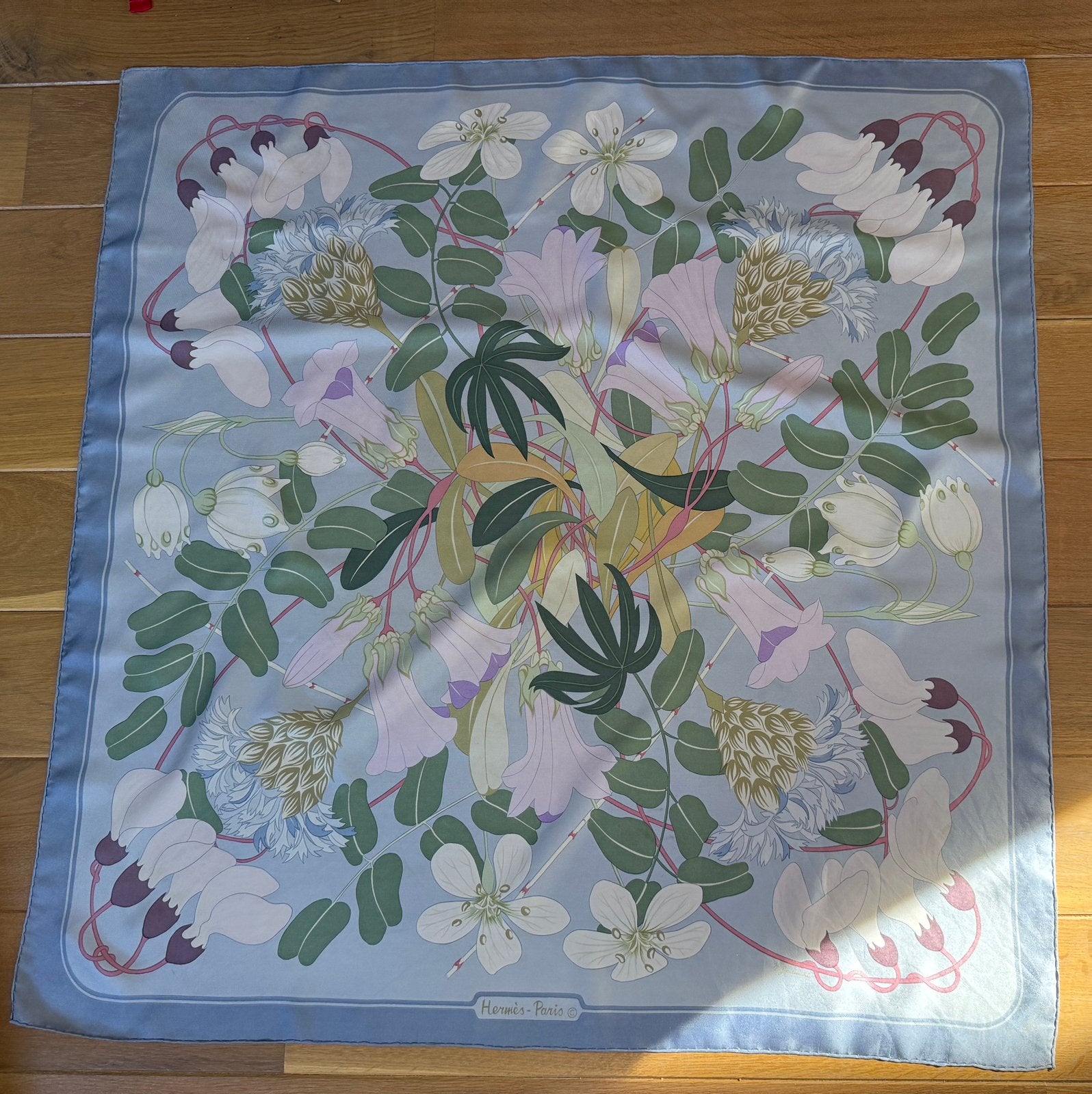 Vintage Hermès zijden carré 90 – bloemendessin – 88  90 cm, Ophalen of Verzenden, Gedragen, Sjaal