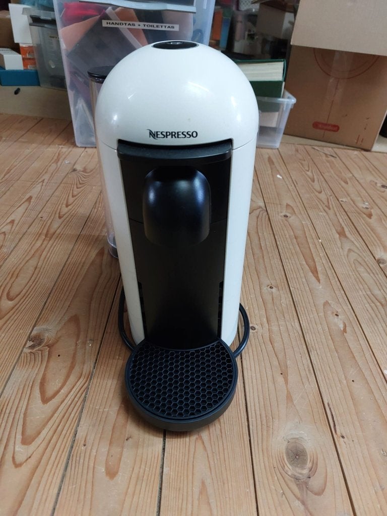 Nespresso Vertuo koffiemachine – Wit – Perfect werkend, Koffiemachine, Ophalen of Verzenden, Zo goed als nieuw, Koffiepads en cups
