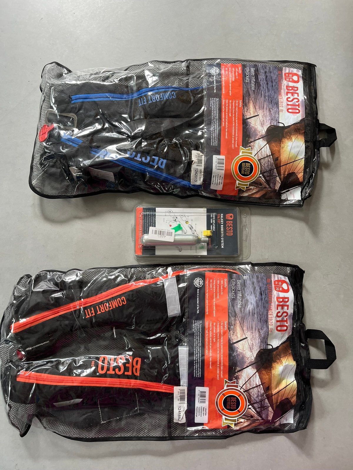 Reddingsvest  BESTO (2 stuks) nieuw! Zelf opblazend, Watersport en Boten, Ophalen of Verzenden, Nieuw, Reddingsvest of Zwemvest