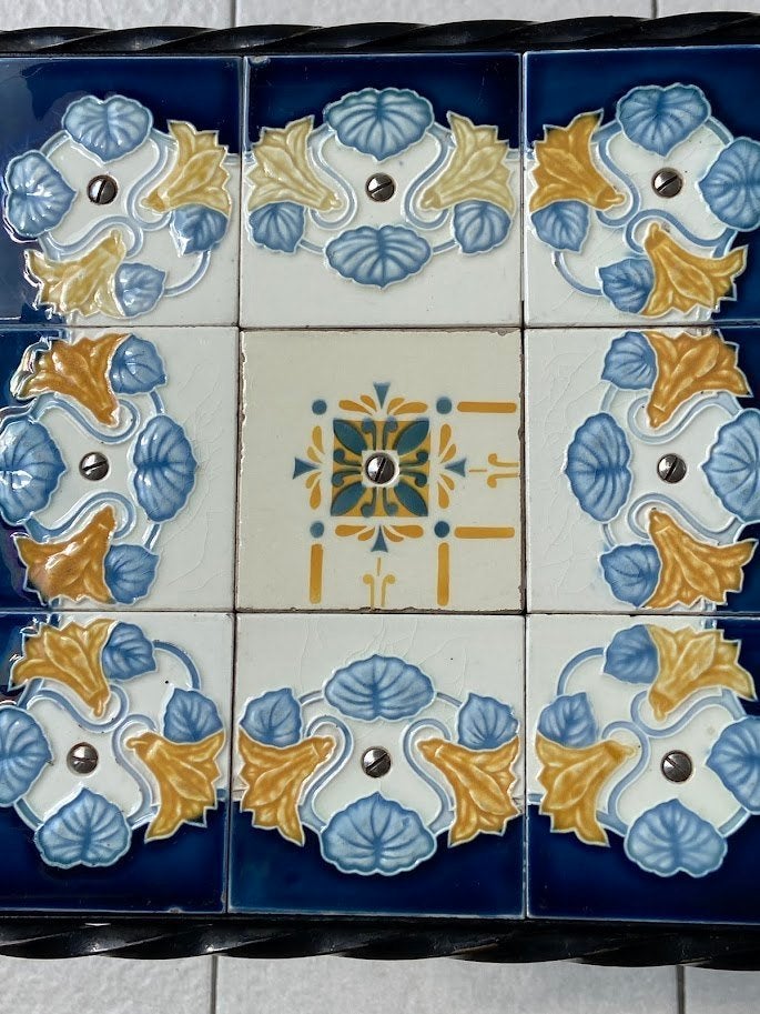 Retro ART DECO bijzettafeltje met keramische tegels dd 1930, Antiek en Kunst, Antiek | Keramiek en Aardewerk, Ophalen