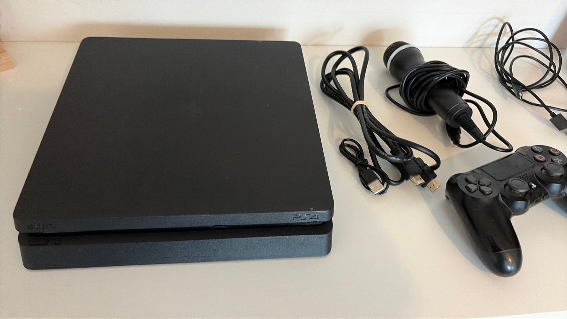 Ps4 slim 500GB + controller + 7spe, Ophalen of Verzenden, Zo goed als nieuw, Met 1 controller, Slim