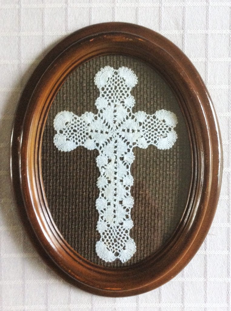 Faux ovale antique avec croix en dentelle 21 x 16, Enlèvement ou Envoi, Utilisé, Autres types
