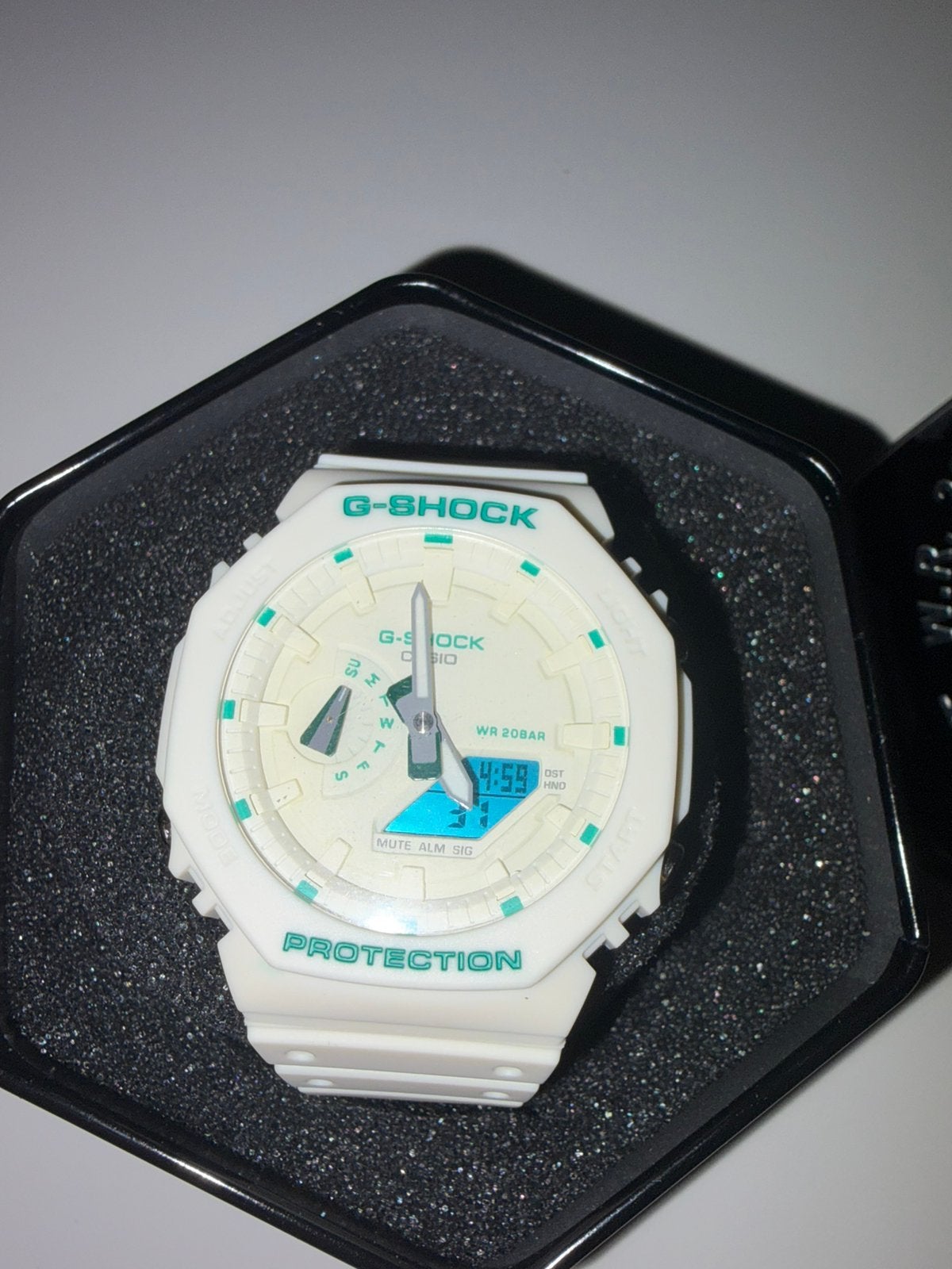 G-shock casio blanc creme avec details vert, Handtassen en Accessoires, Verzenden, Nieuw, Polshorloge, Casio