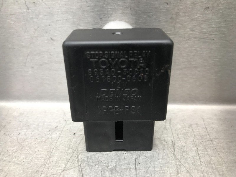 DIVERS RELAIS Avensis Wagon (T27) (|895A030010|0618000600|), Utilisé, Toyota