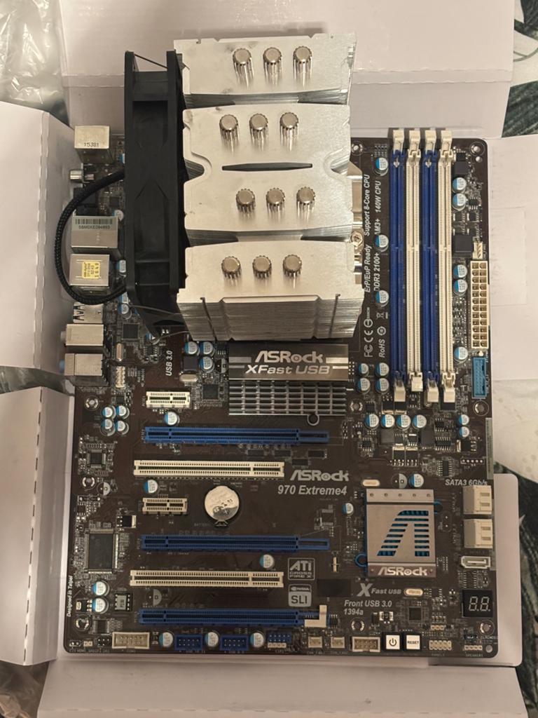 Moederbord Asrock en cpu, Computers en Software, Moederborden, Ophalen of Verzenden, Zo goed als nieuw, AMD