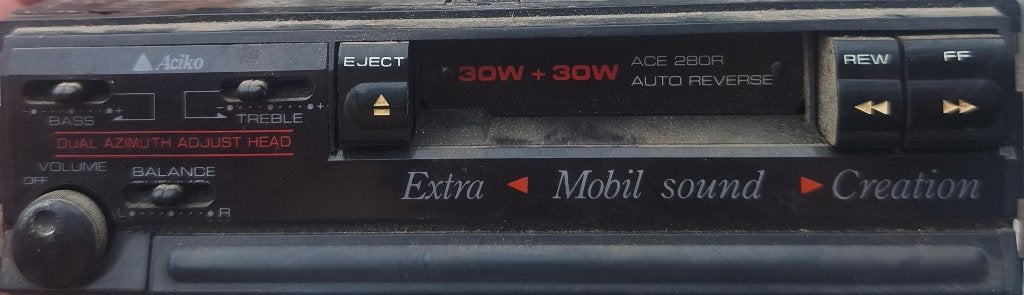 aciko autoradio, Enlèvement, Utilisé