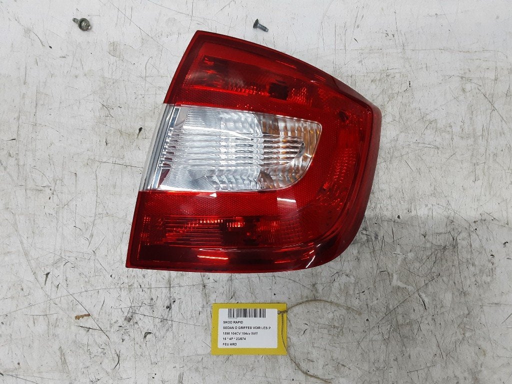 FEU ARRIÈRE DROIT Skoda Rapid (2021001137), Autos : Pièces & Accessoires, Utilisé, Info@skoda-auto.de, Skoda, Max-Planck-Straße  3-5
64331  Weiterstadt, DE