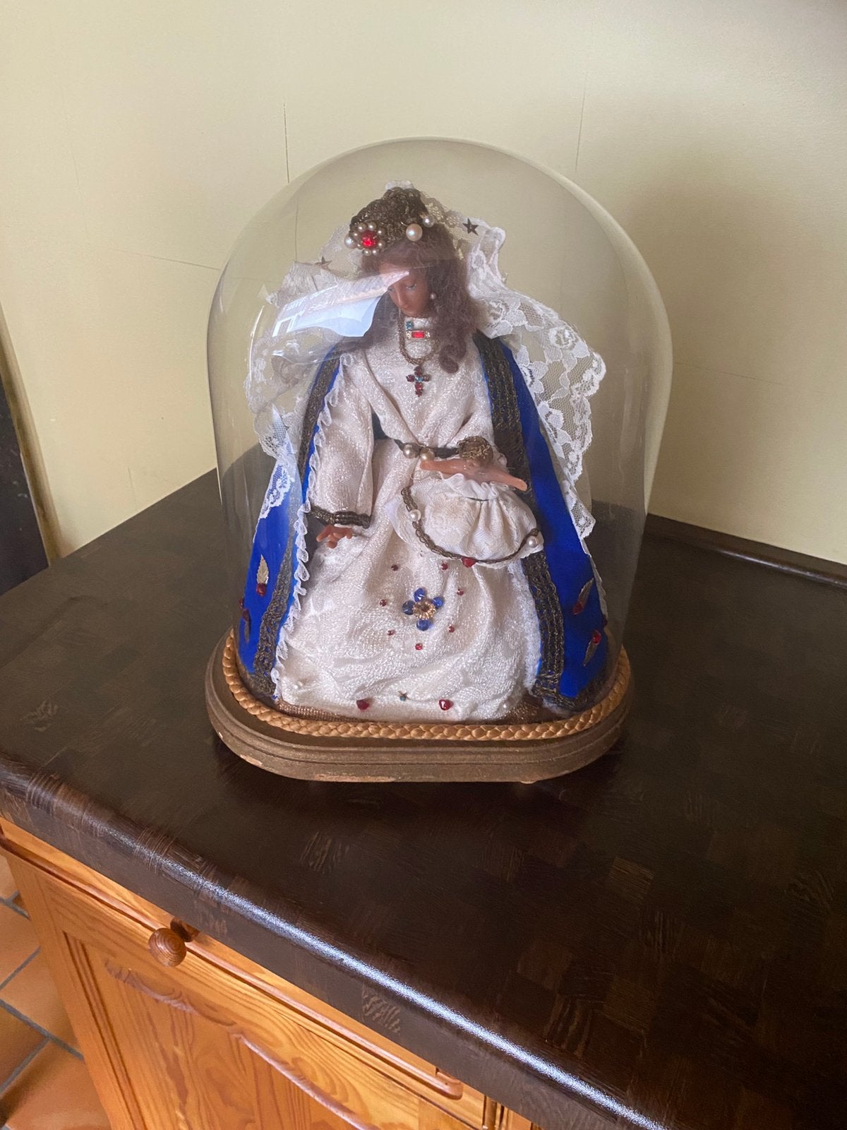 Globe Maria avec enfant, Enlèvement