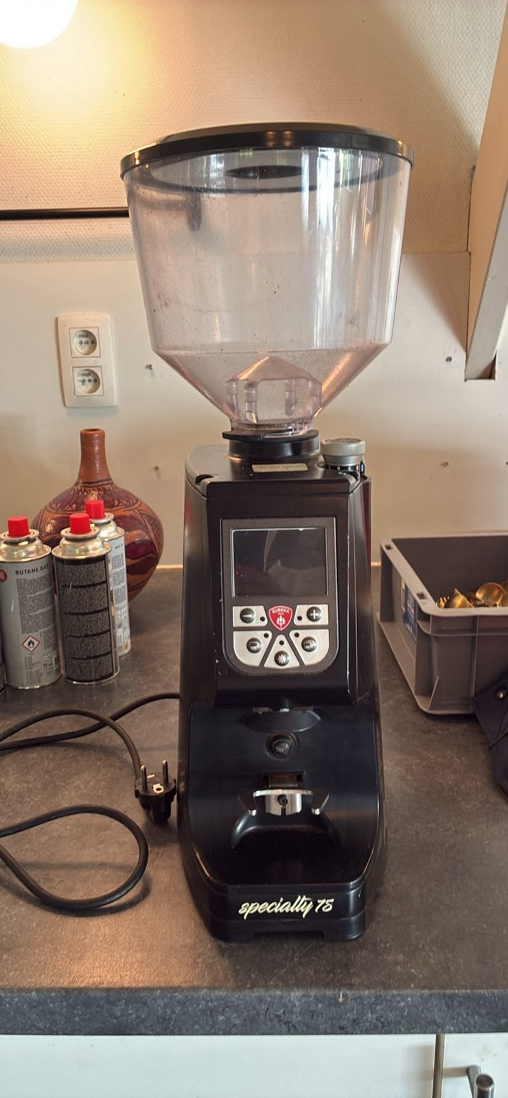 Eureka atom specialty 75, Enlèvement