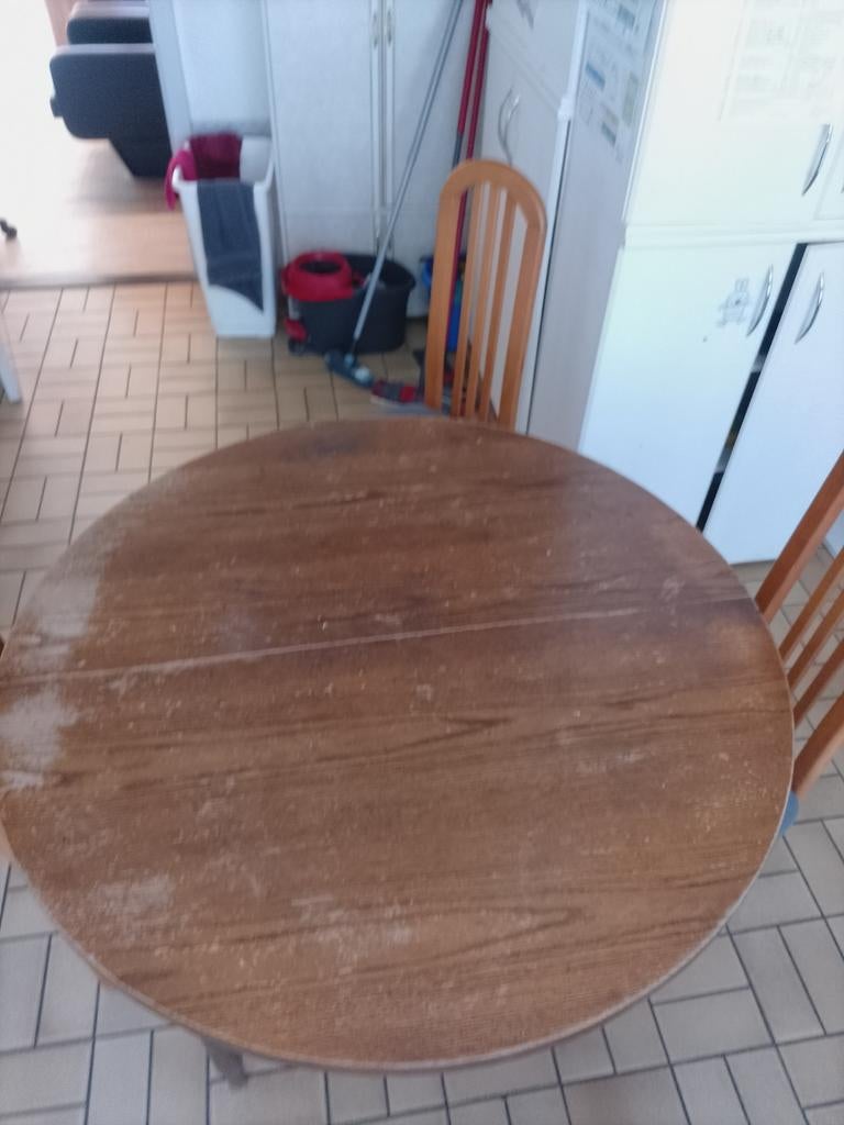 Keukentafel en vier stoelen., Ophalen