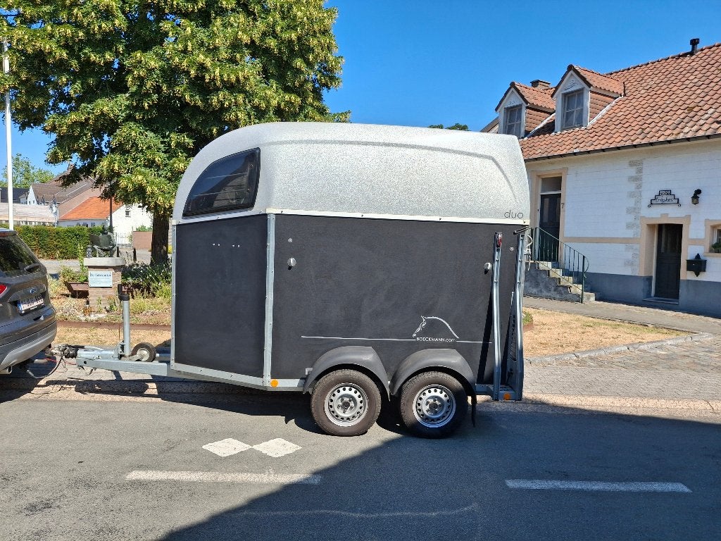 2-paards trailer Böckmann duo, Animaux & Accessoires, Chevaux & Poneys | Semi-remorques & Remorques, Comme neuf, Remorque 2 chevaux