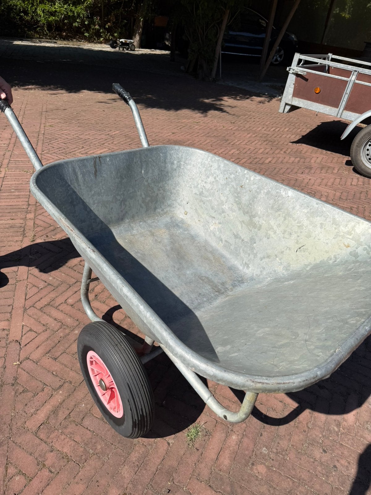 Kruiwagen dubbele wielen galva, Tuin en Terras, Kruiwagens, Ophalen, Zo goed als nieuw