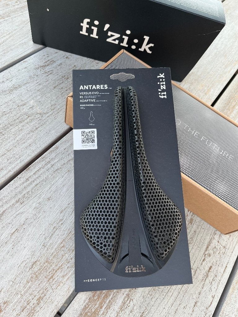 Nieuw Fizik Antares VS R1 Adaptive carbon zadel 149 mm black, Enlèvement ou Envoi, Neuf, Autres types