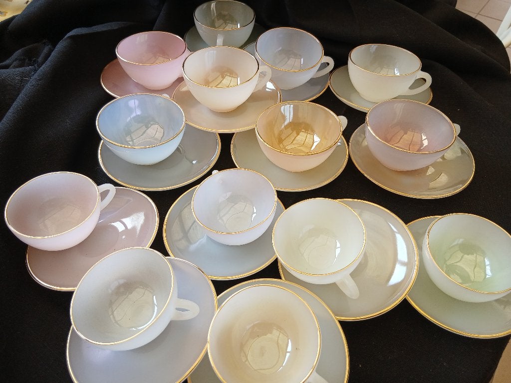TRES BEAU LOT D ANCIENNES TASSES OPALINES ARLEQUIN, Enlèvement ou Envoi
