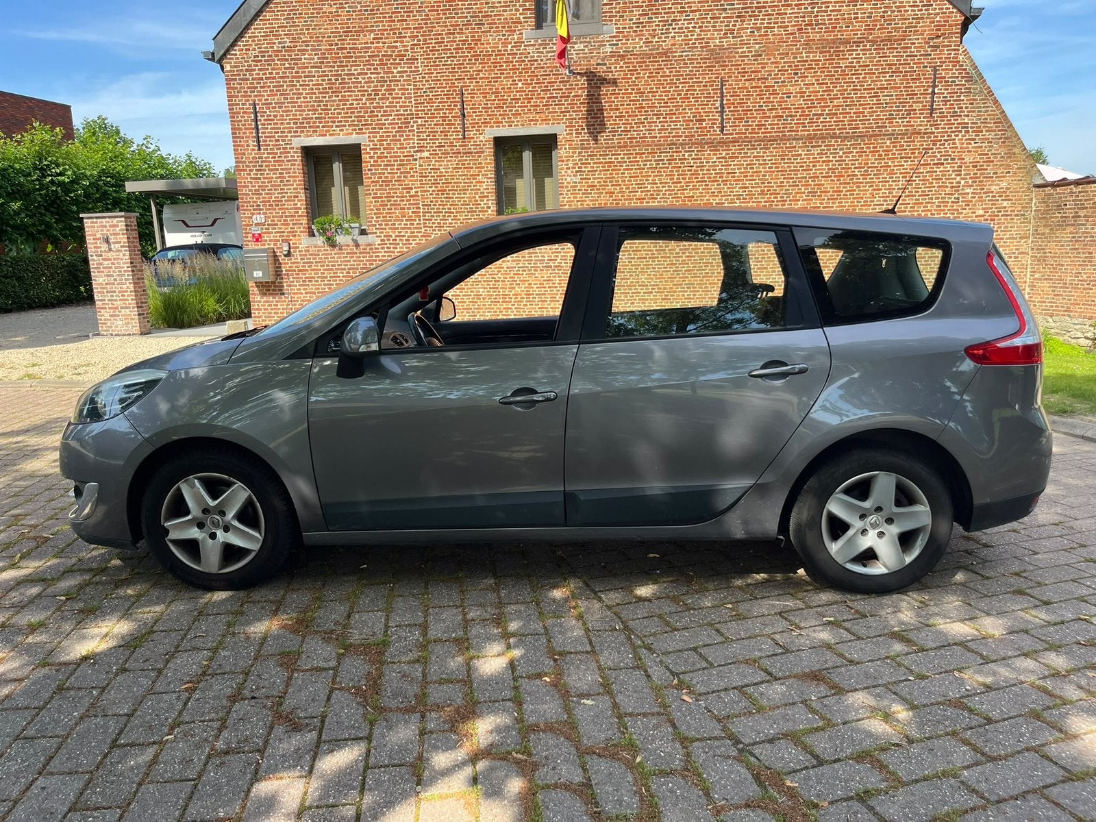 Renault Grand Scenic 1.6 i 189.000 km 7 zitplaatsen 08/2013, Auto's, Euro 5, Monovolume, 4 cilinders, 7 zetels