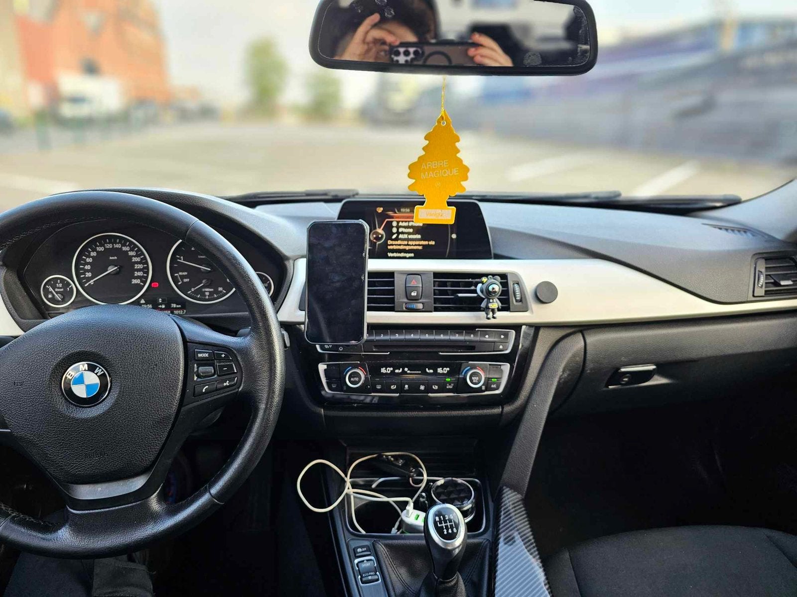 BMW 318d Sedan 2015 - 196.858 km - Euro 6, Auto's, BMW, Bedrijf, 3 Reeks, Achteruitrijcamera, Adaptieve lichten, Adaptive Cruise Control