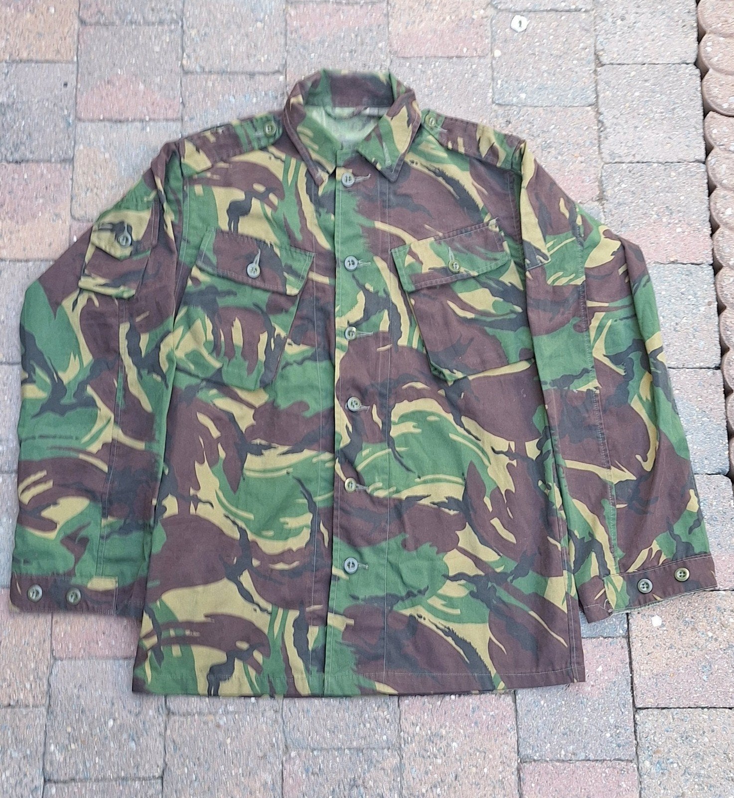 Tropical Combat gecamoufleerde jas, Ophalen