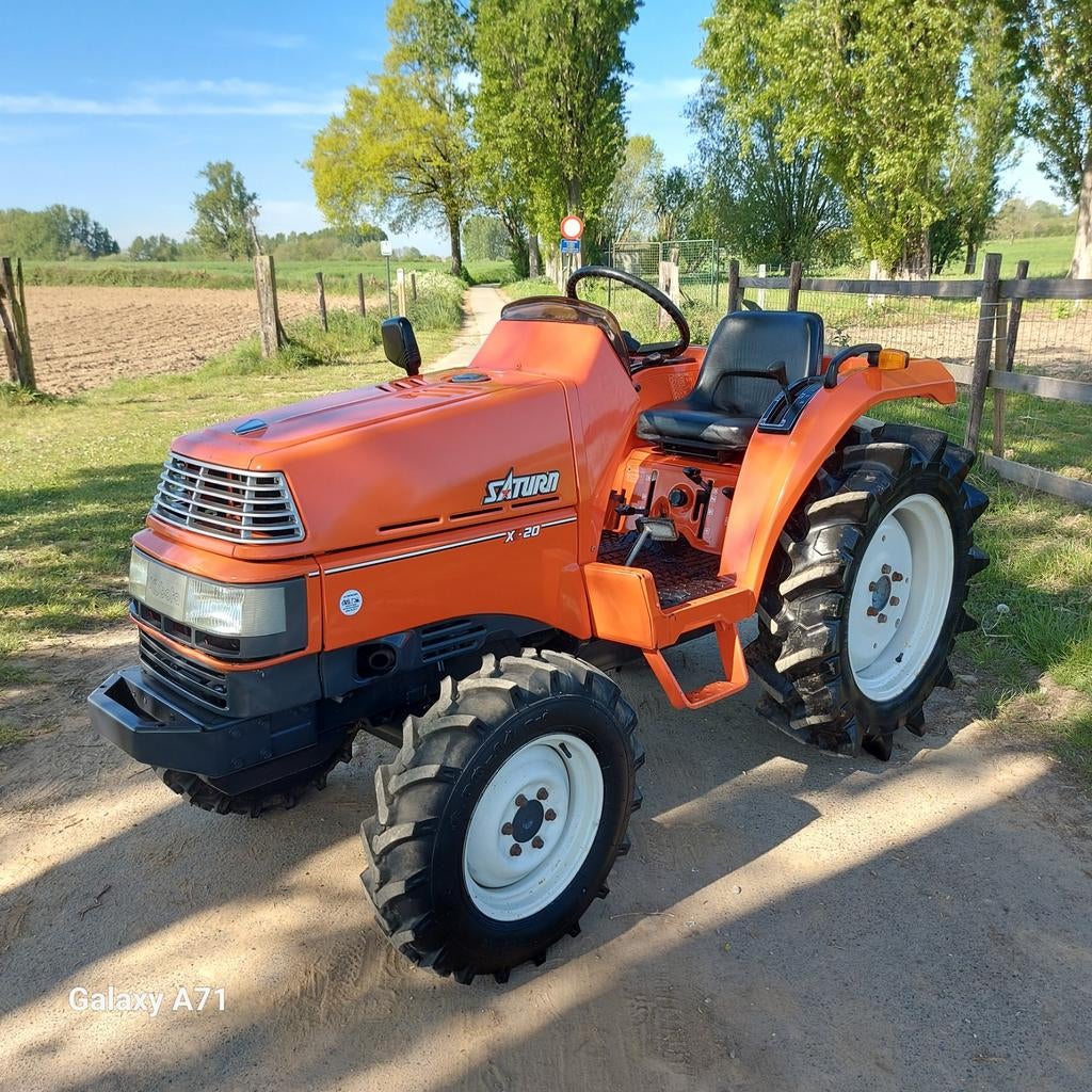 Minitractor kubota 23pk 4cil 4x4! SHOWROOMSTAAT!, Articles professionnels, Enlèvement