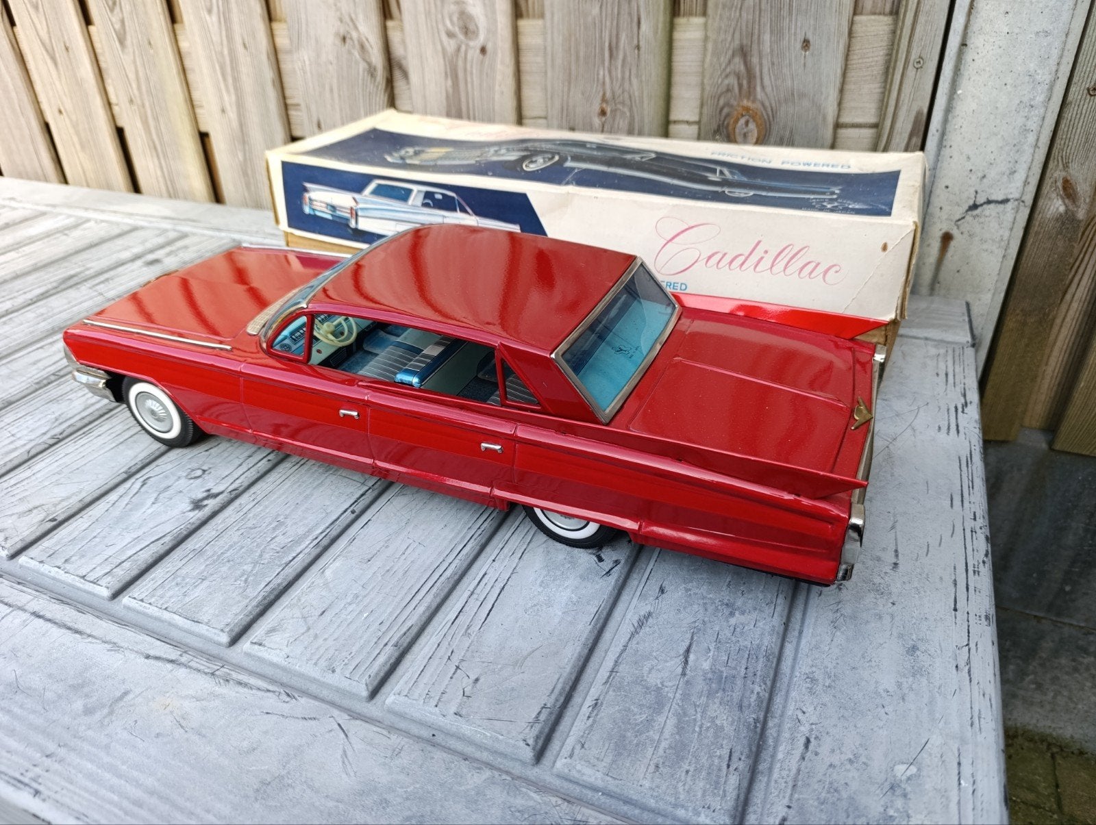 56 cm Cadillac japan in orginele doos, Ophalen of Verzenden