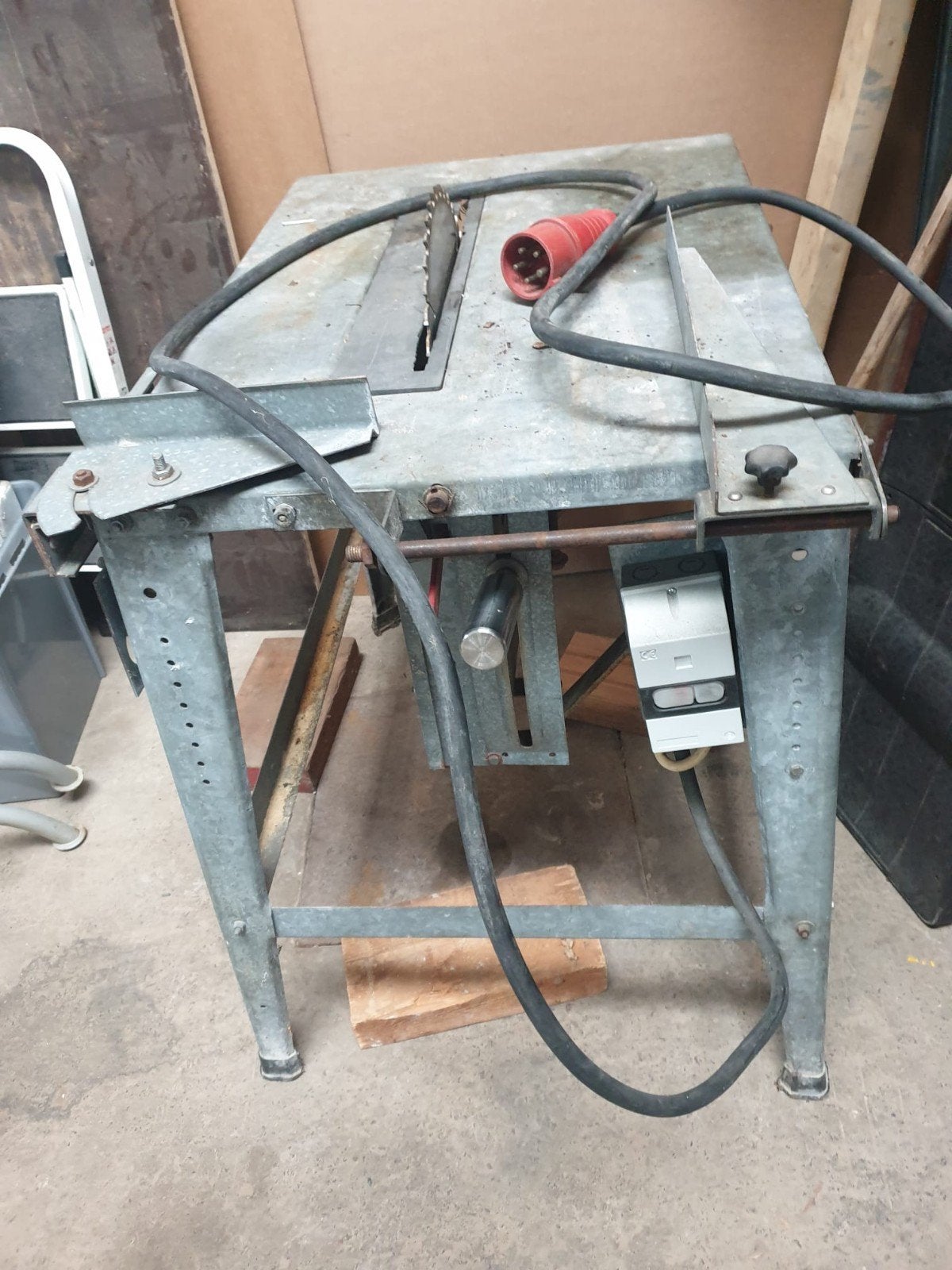 Zaagtafel met liners, Ophalen