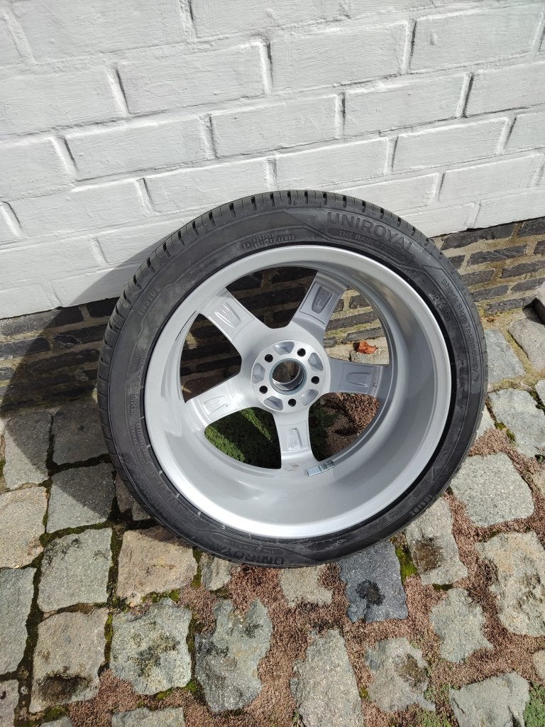 Roue complète neuve Michelin 215/45 R17 – Jante Dezent 5x100, Neuf, Pneus et Jantes, 215 mm, Véhicule de tourisme