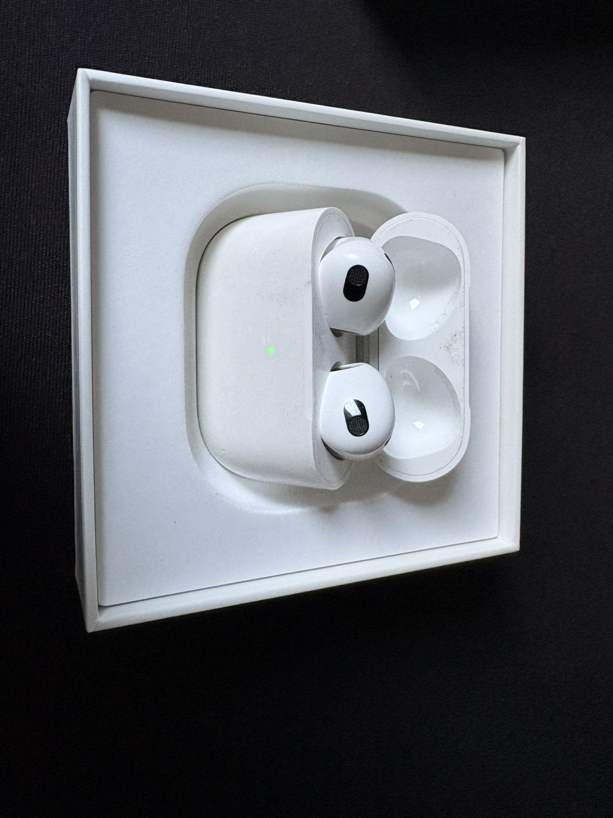 Apple AirPods 3e generatie met MagSafe-oplaadcase, Détection de port, Comme neuf, Blanc, Intra-auriculaires (Earbuds)